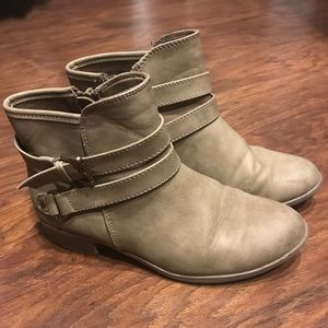 Cute girls tan booties!